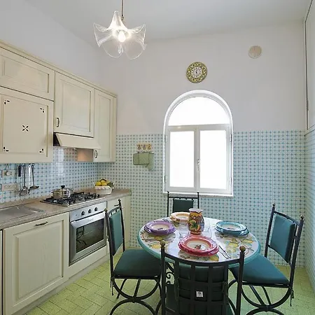 Tatil Evi Sleeps 6 Air Con Wifi