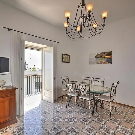 Tatil Evi Sleeps 6 Air Con Wifi