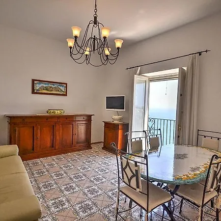 Sleeps 6 Air Con Wifi