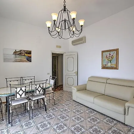 Sleeps 6 Air Con Wifi *